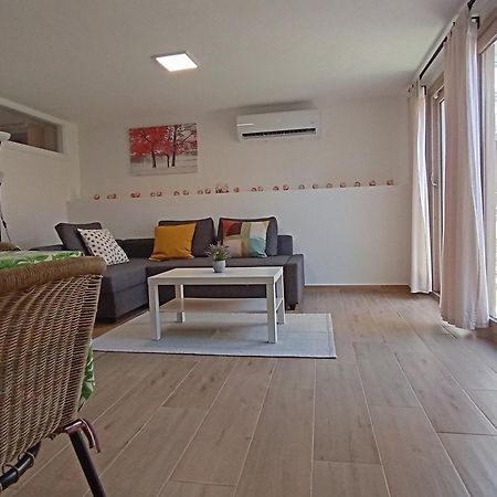 Vacanze Nella Casetta Pula Exterior foto